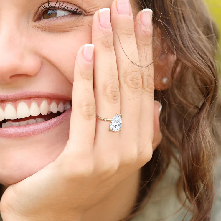 Clara丨3CT Lab-Grown Diamond Pear Engagement Ring